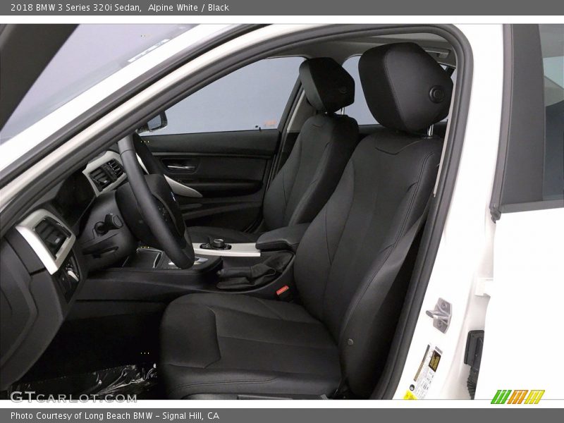 Alpine White / Black 2018 BMW 3 Series 320i Sedan