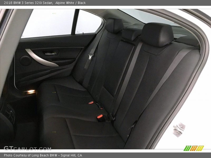 Alpine White / Black 2018 BMW 3 Series 320i Sedan