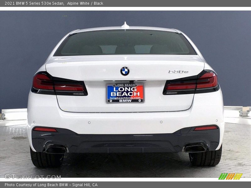 Alpine White / Black 2021 BMW 5 Series 530e Sedan