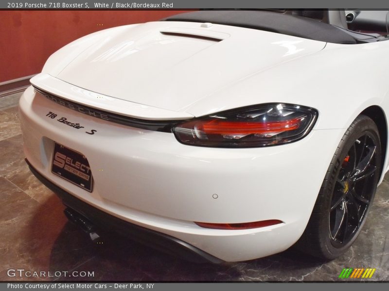 White / Black/Bordeaux Red 2019 Porsche 718 Boxster S