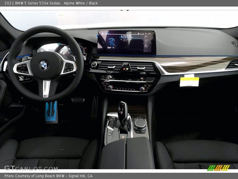 Dashboard of 2021 5 Series 530e Sedan