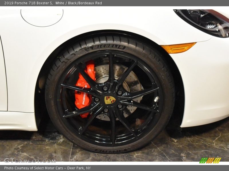 White / Black/Bordeaux Red 2019 Porsche 718 Boxster S