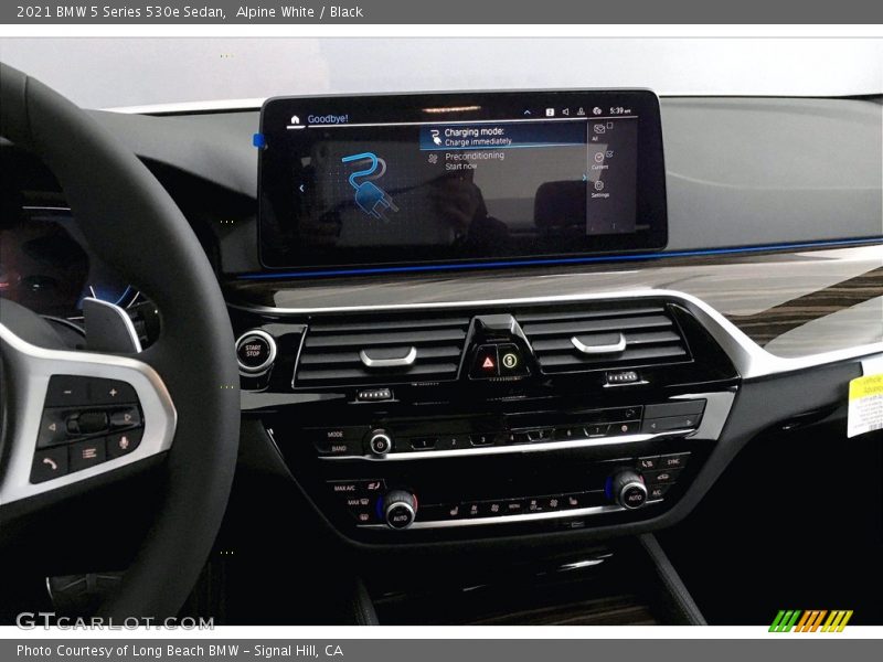 Alpine White / Black 2021 BMW 5 Series 530e Sedan