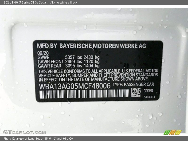 Alpine White / Black 2021 BMW 5 Series 530e Sedan