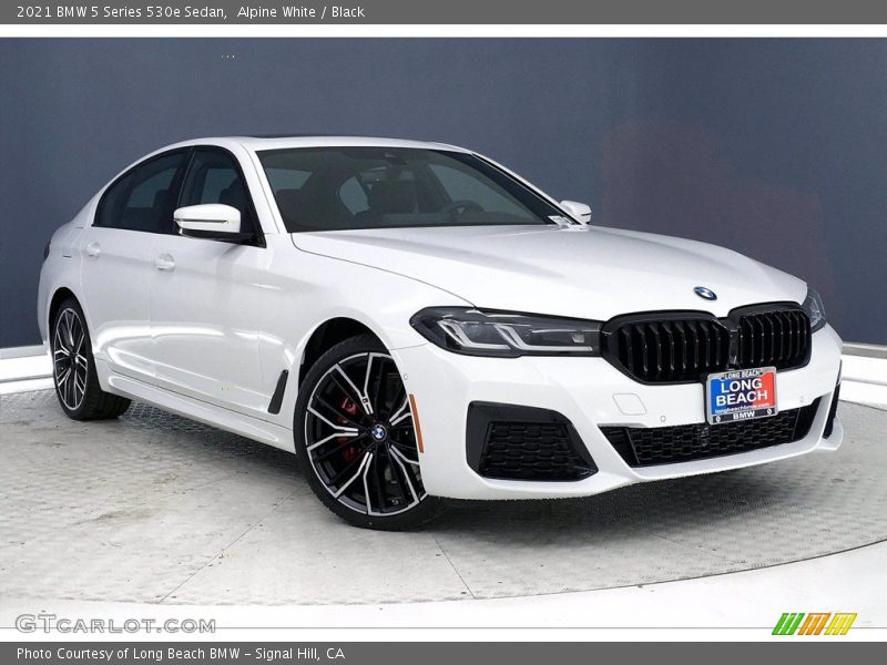 Front 3/4 View of 2021 5 Series 530e Sedan