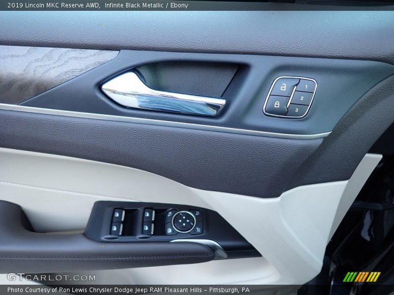 Infinite Black Metallic / Ebony 2019 Lincoln MKC Reserve AWD