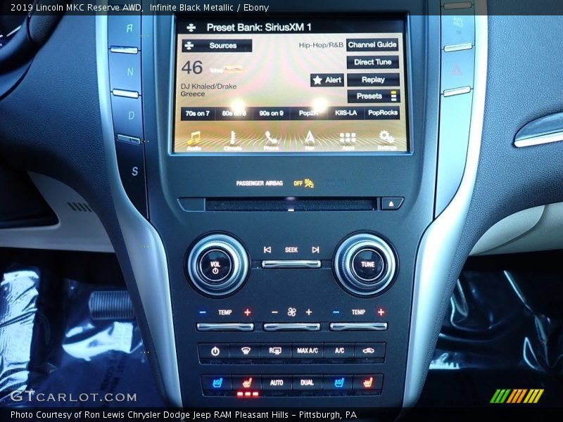 Infinite Black Metallic / Ebony 2019 Lincoln MKC Reserve AWD