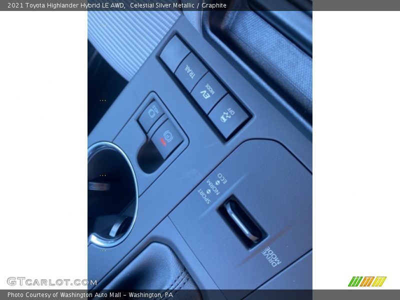 Celestial Silver Metallic / Graphite 2021 Toyota Highlander Hybrid LE AWD
