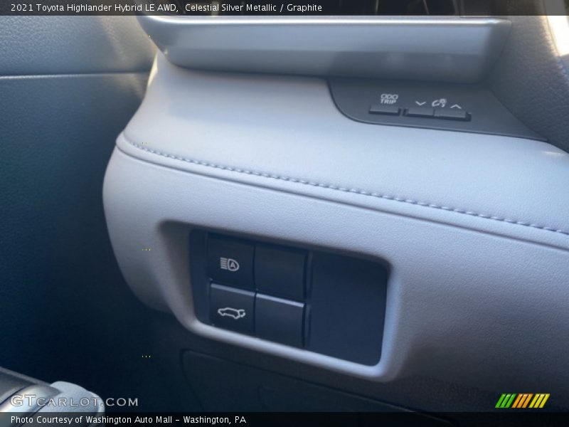 Celestial Silver Metallic / Graphite 2021 Toyota Highlander Hybrid LE AWD