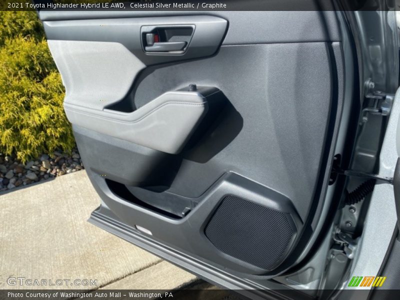 Celestial Silver Metallic / Graphite 2021 Toyota Highlander Hybrid LE AWD