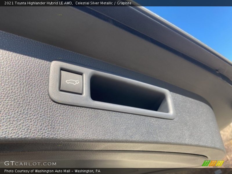 Celestial Silver Metallic / Graphite 2021 Toyota Highlander Hybrid LE AWD