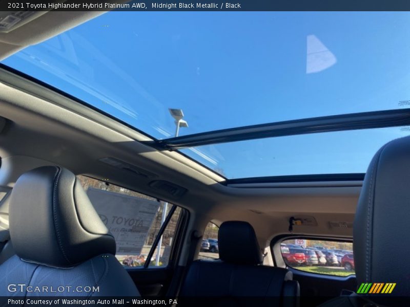 Sunroof of 2021 Highlander Hybrid Platinum AWD