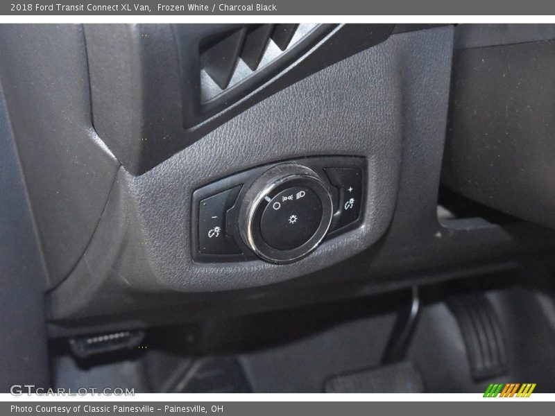 Frozen White / Charcoal Black 2018 Ford Transit Connect XL Van