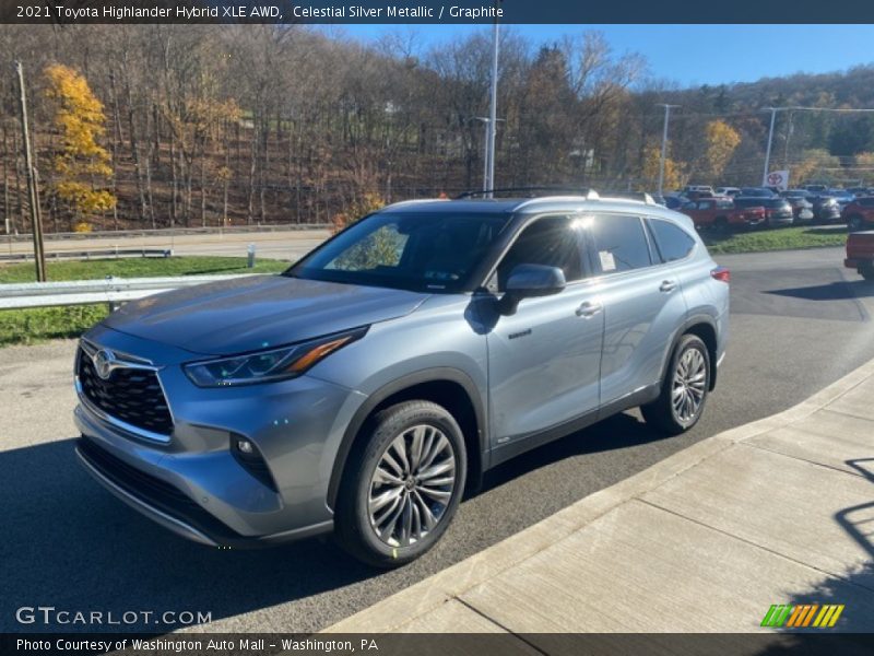 Front 3/4 View of 2021 Highlander Hybrid XLE AWD