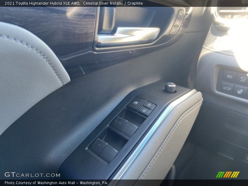 Celestial Silver Metallic / Graphite 2021 Toyota Highlander Hybrid XLE AWD