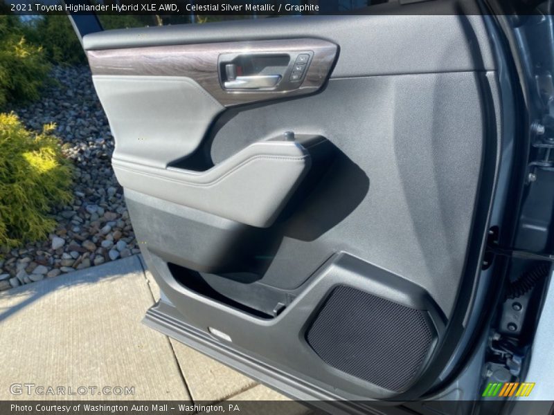Celestial Silver Metallic / Graphite 2021 Toyota Highlander Hybrid XLE AWD