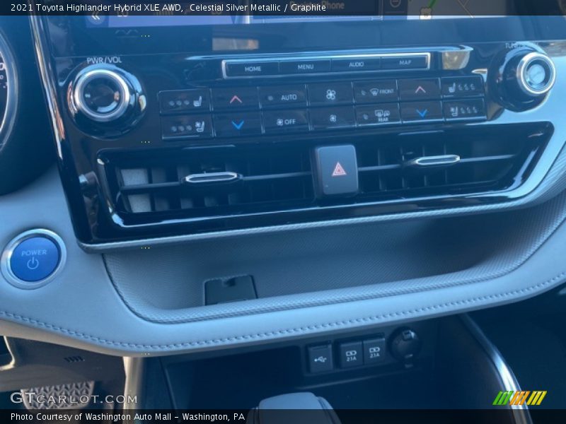 Celestial Silver Metallic / Graphite 2021 Toyota Highlander Hybrid XLE AWD