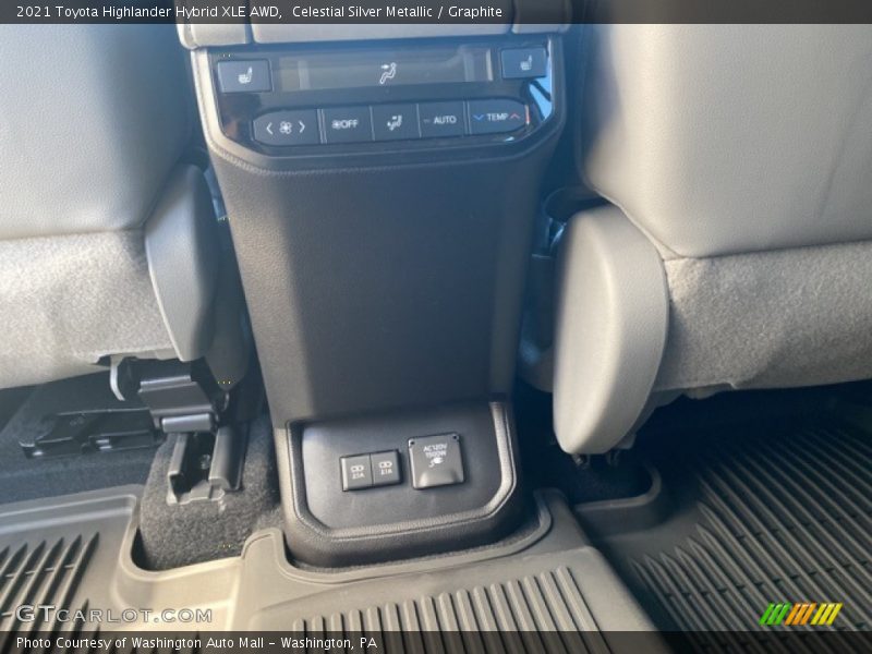Celestial Silver Metallic / Graphite 2021 Toyota Highlander Hybrid XLE AWD