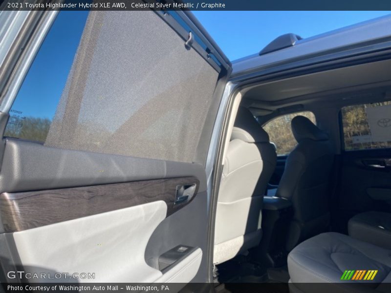 Celestial Silver Metallic / Graphite 2021 Toyota Highlander Hybrid XLE AWD