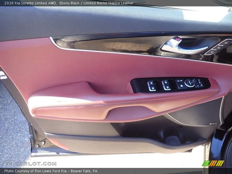 Door Panel of 2016 Sorento Limited AWD