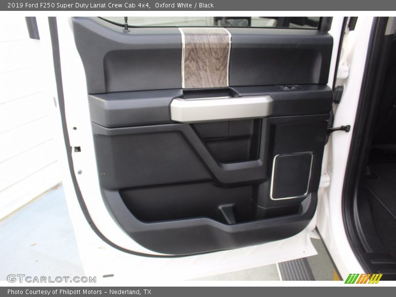 Oxford White / Black 2019 Ford F250 Super Duty Lariat Crew Cab 4x4