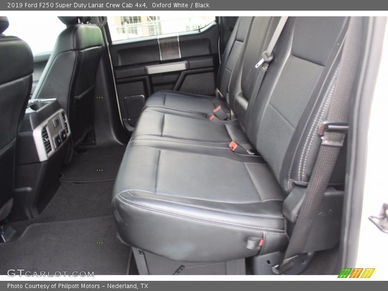 Oxford White / Black 2019 Ford F250 Super Duty Lariat Crew Cab 4x4