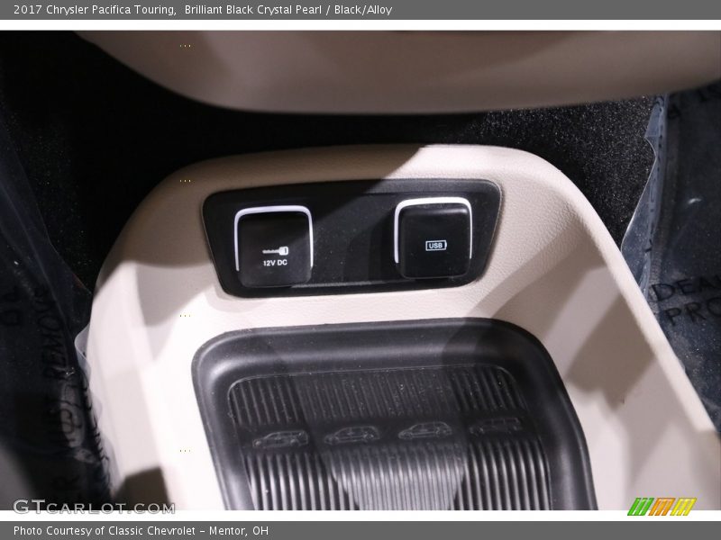 Brilliant Black Crystal Pearl / Black/Alloy 2017 Chrysler Pacifica Touring
