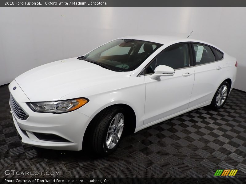 Oxford White / Medium Light Stone 2018 Ford Fusion SE