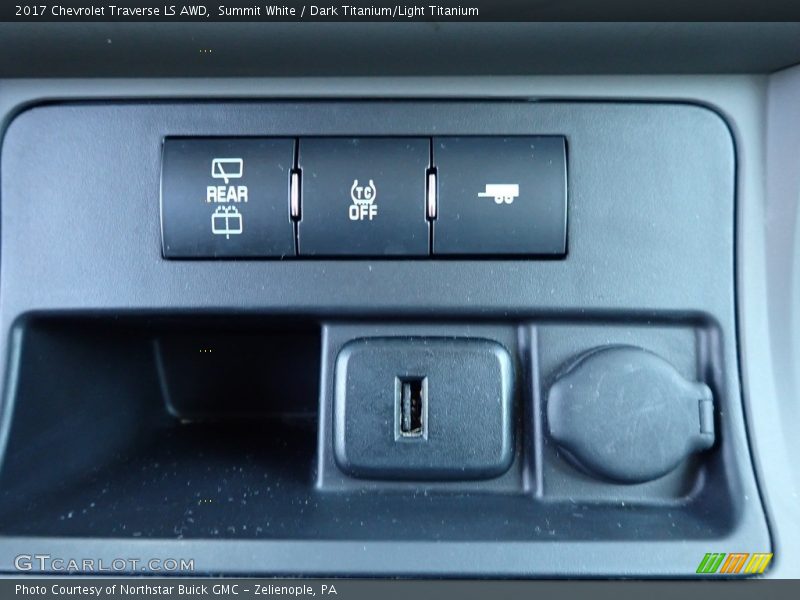 Controls of 2017 Traverse LS AWD