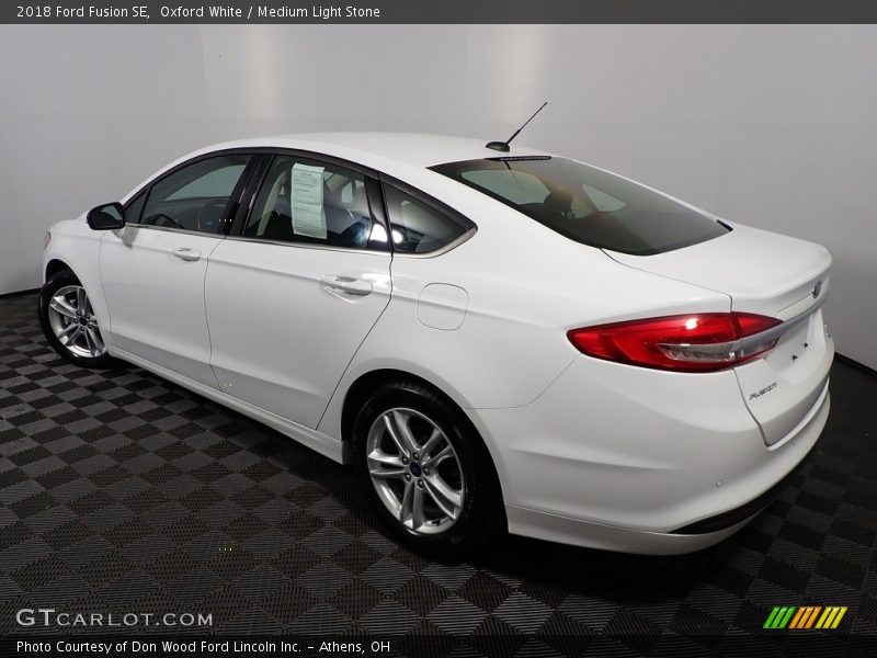 Oxford White / Medium Light Stone 2018 Ford Fusion SE