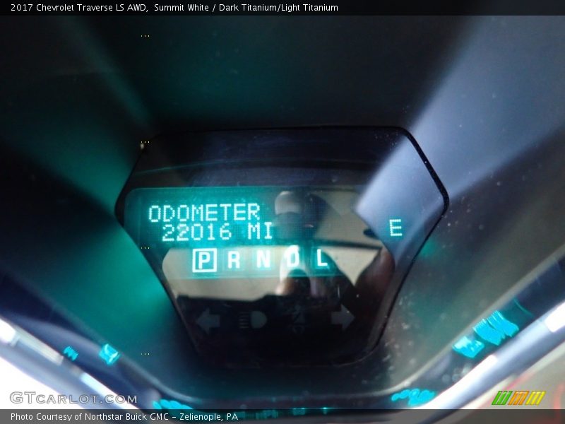 Summit White / Dark Titanium/Light Titanium 2017 Chevrolet Traverse LS AWD
