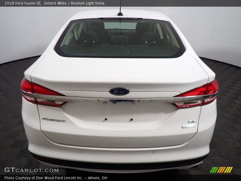 Oxford White / Medium Light Stone 2018 Ford Fusion SE