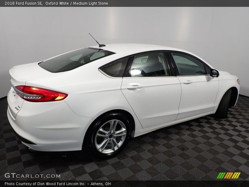 Oxford White / Medium Light Stone 2018 Ford Fusion SE