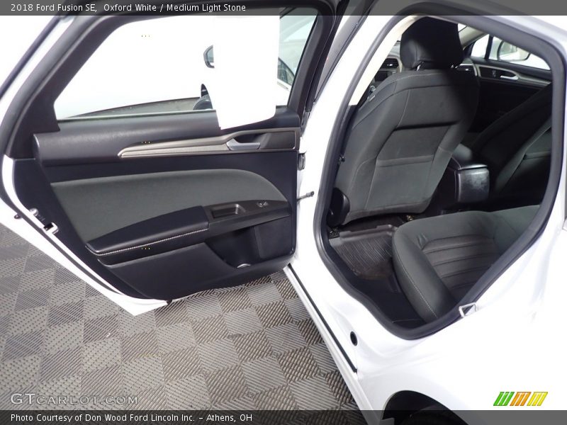 Oxford White / Medium Light Stone 2018 Ford Fusion SE
