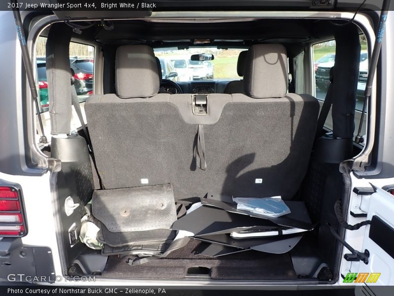 Bright White / Black 2017 Jeep Wrangler Sport 4x4