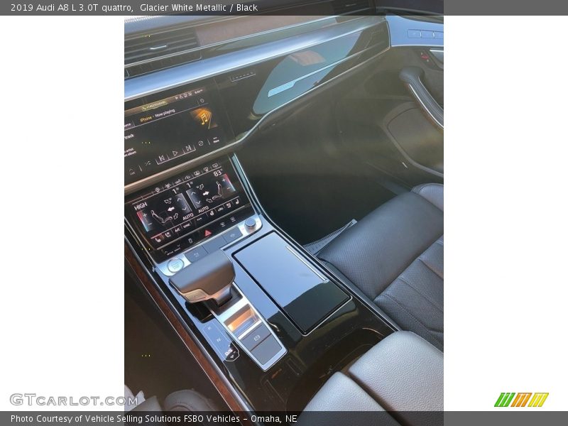 Controls of 2019 A8 L 3.0T quattro