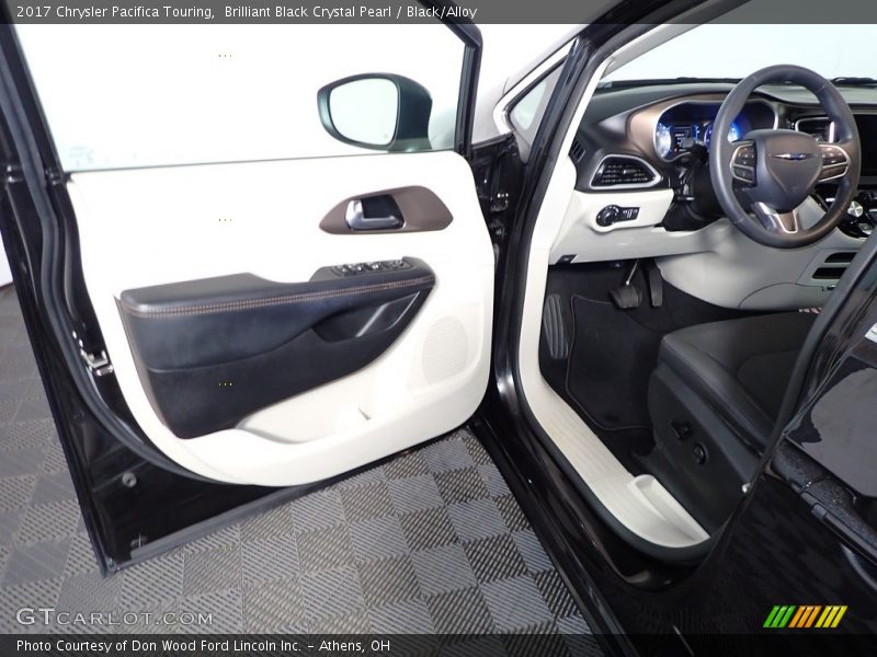 Brilliant Black Crystal Pearl / Black/Alloy 2017 Chrysler Pacifica Touring