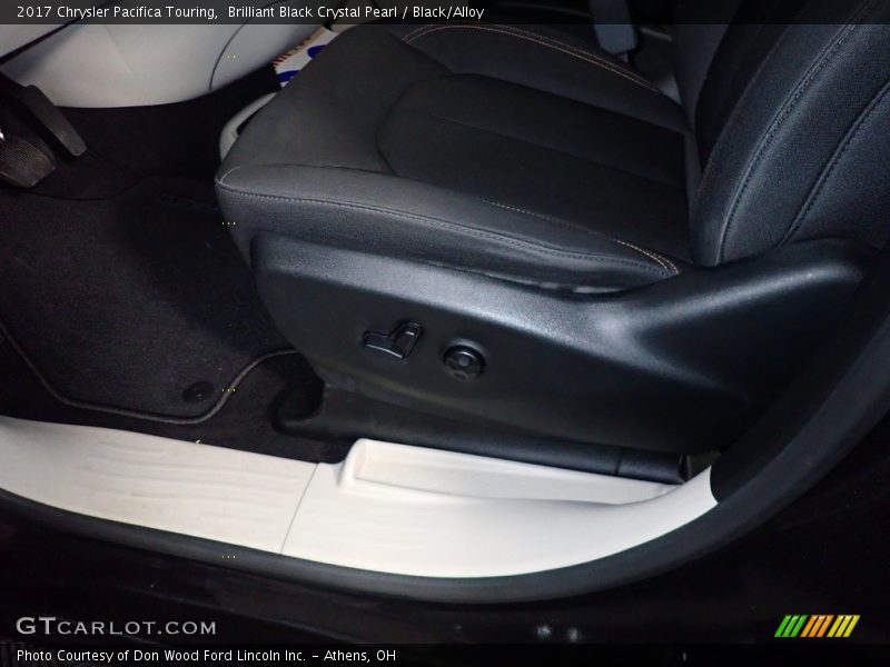 Brilliant Black Crystal Pearl / Black/Alloy 2017 Chrysler Pacifica Touring
