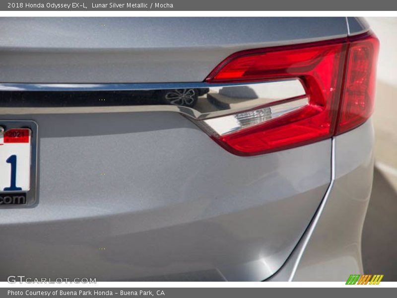 Lunar Silver Metallic / Mocha 2018 Honda Odyssey EX-L