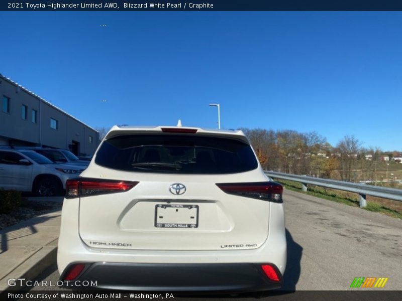 Blizzard White Pearl / Graphite 2021 Toyota Highlander Limited AWD