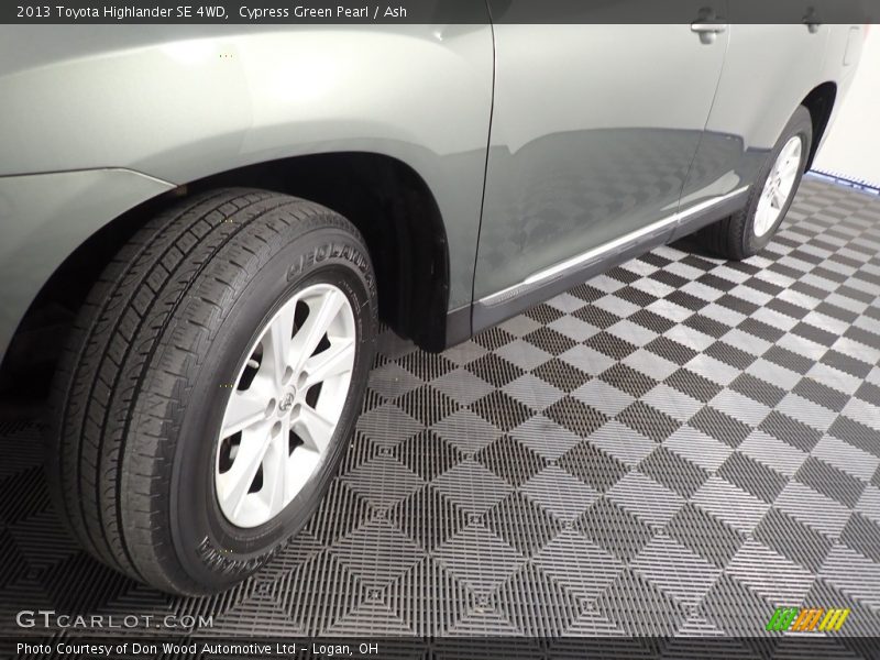 Cypress Green Pearl / Ash 2013 Toyota Highlander SE 4WD