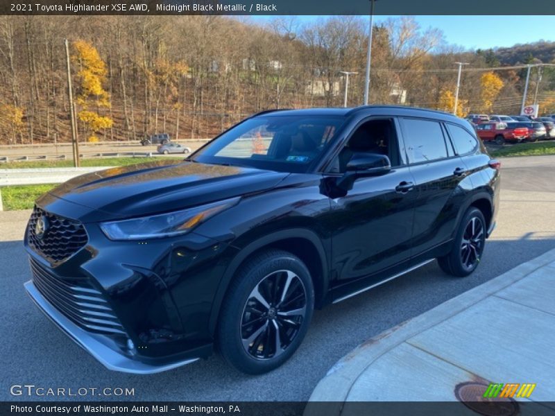 Front 3/4 View of 2021 Highlander XSE AWD