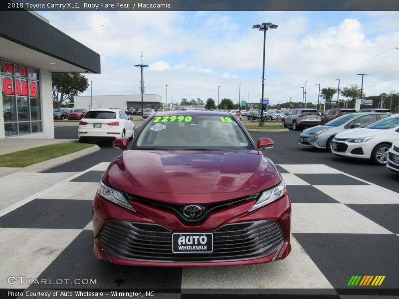 Ruby Flare Pearl / Macadamia 2018 Toyota Camry XLE