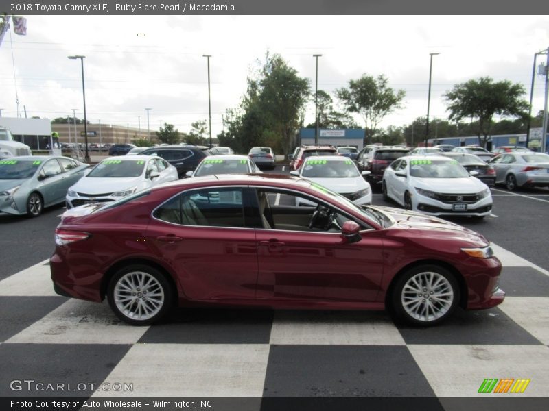 Ruby Flare Pearl / Macadamia 2018 Toyota Camry XLE