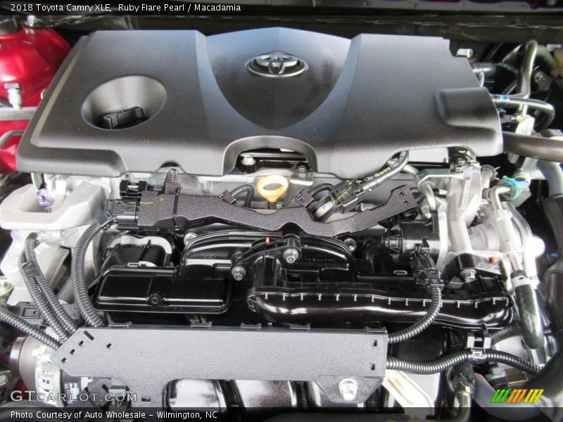 Ruby Flare Pearl / Macadamia 2018 Toyota Camry XLE