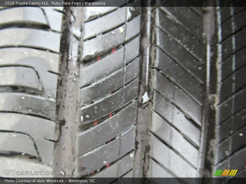 Ruby Flare Pearl / Macadamia 2018 Toyota Camry XLE