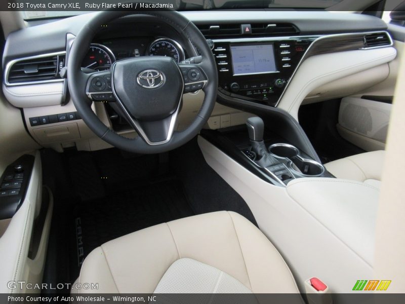 Ruby Flare Pearl / Macadamia 2018 Toyota Camry XLE