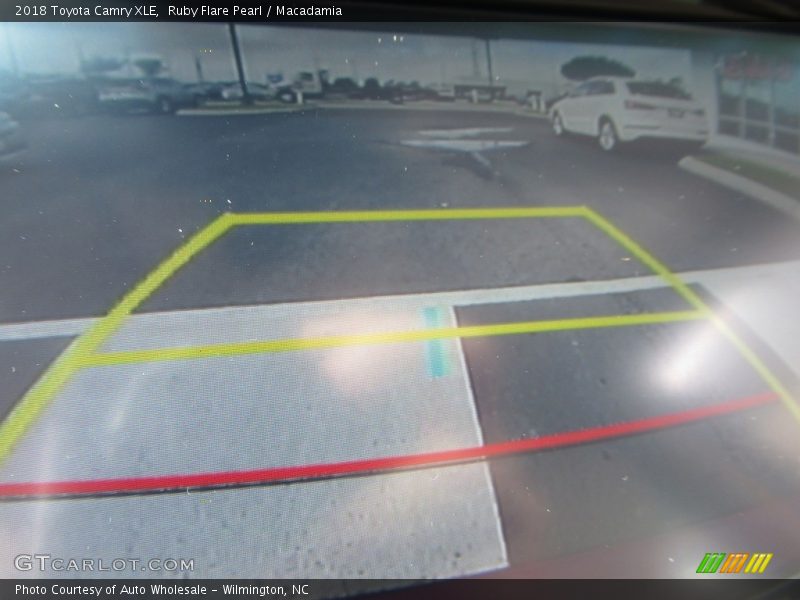 Ruby Flare Pearl / Macadamia 2018 Toyota Camry XLE
