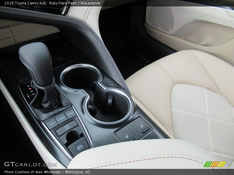 Ruby Flare Pearl / Macadamia 2018 Toyota Camry XLE