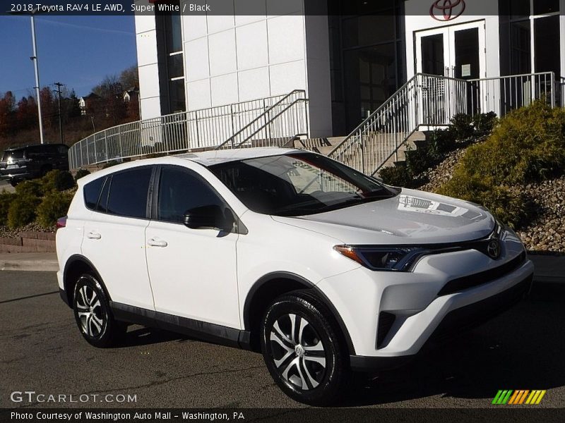 Super White / Black 2018 Toyota RAV4 LE AWD